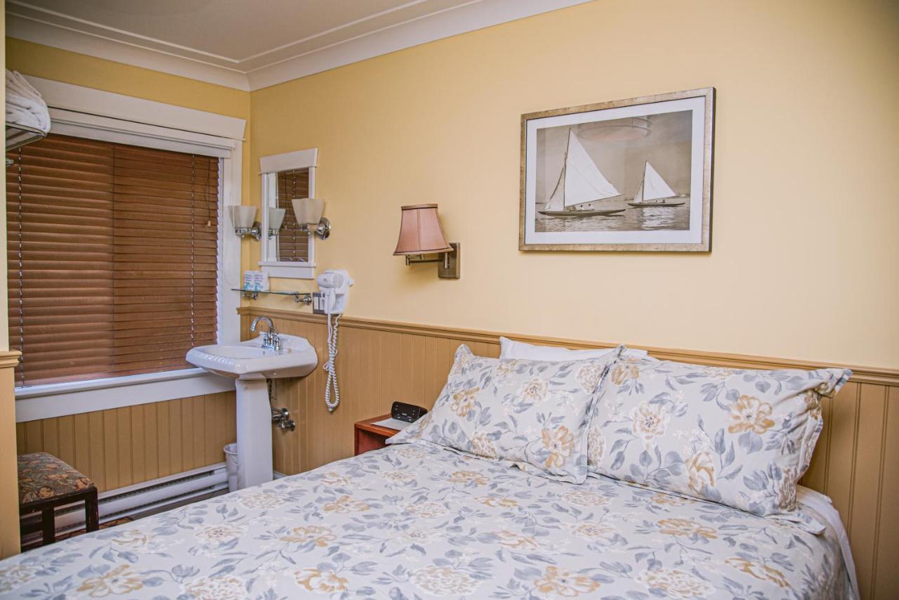 Salt Spring Inn Ganges Esterno foto